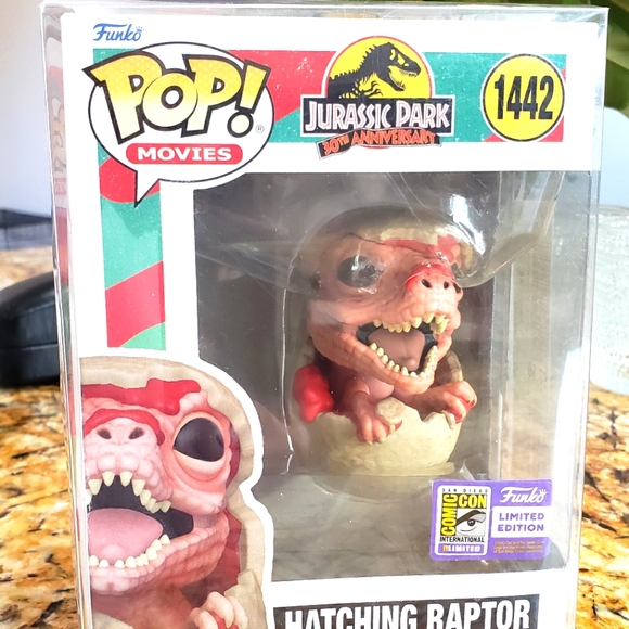 Funko Pop Jurassic Park #1442 Hatching Raptor + Protector - Picture 2 of 5
